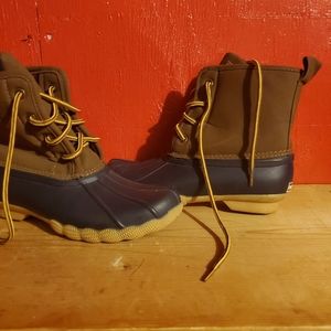 Tommy Hilfiger Boots. Size 3. Tan/Blue